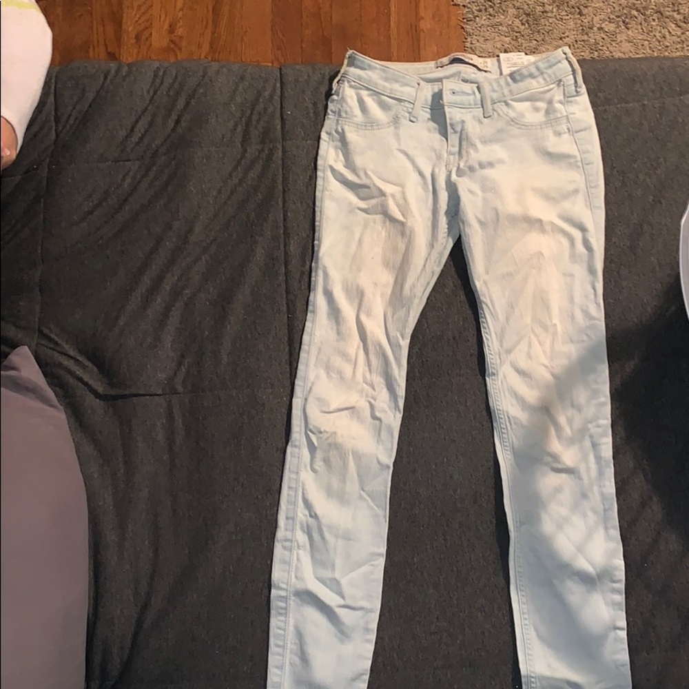 Hollister jeans light wash size 1R worn one time